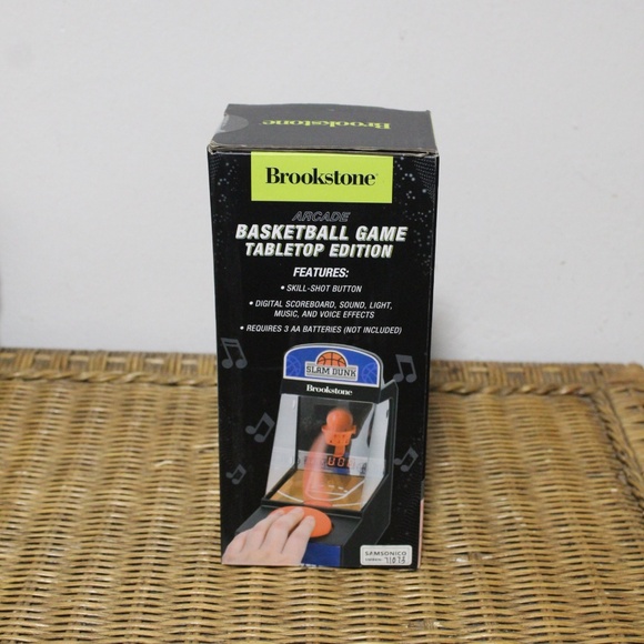 Brookstone. Slam Dunk Basketball Game Tabletop Edition. - Picture 7 of 9